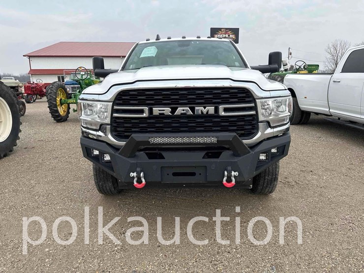 2022-dodge-3500-image-2