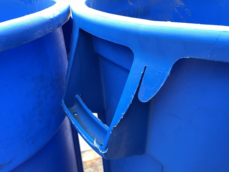 #3946-•-(2)-rubbermaid-brute-55-gallon-trash-barrels-image-10