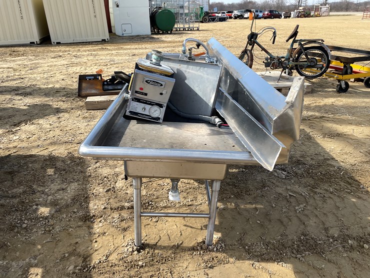 #3974-•-stainless-steel-3-bay-sink-image-7