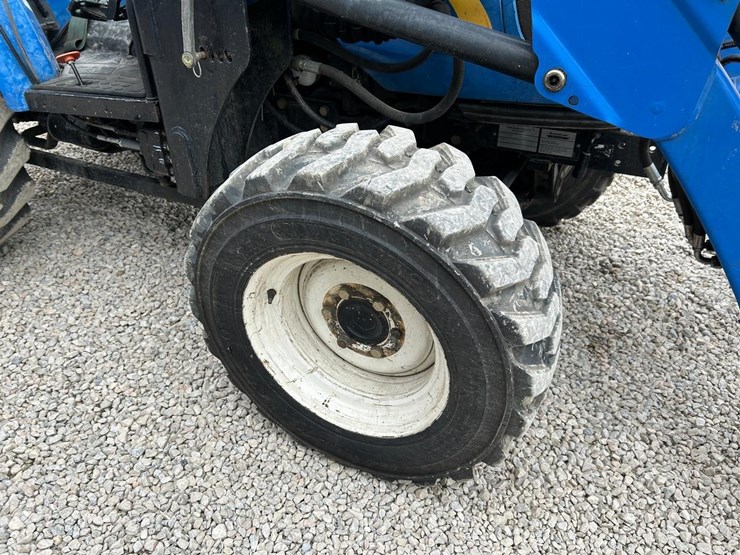 new-holland-boomer-40-image-12
