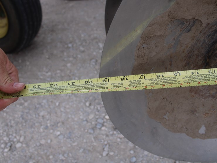 john-deere-220-image-39