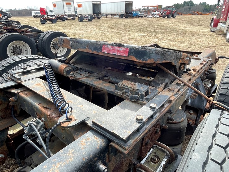 1999-peterbilt-377-image-21