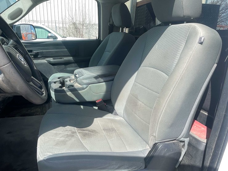 2015-dodge-1500-image-47