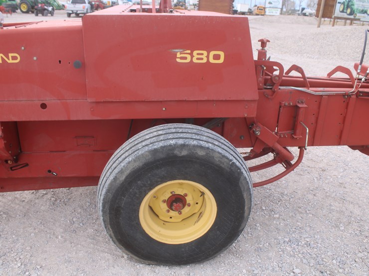 new-holland-580-image-33