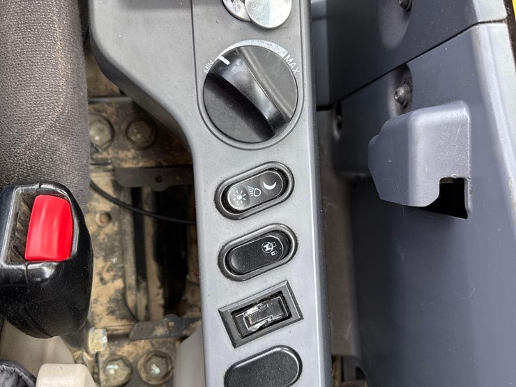 2021-komatsu-pc210-lc-11-image-30