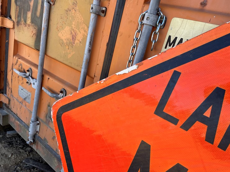 #3936-•-retired-fiberglass-road-signs-image-7