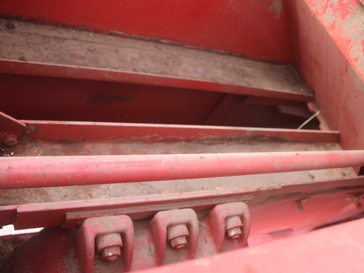 new-holland-580-image-31