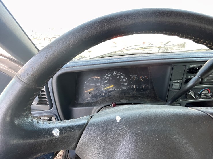 2000-chevrolet-2500-image-38