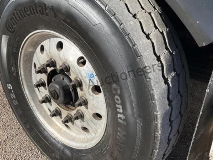 2018-peterbilt-520-image-9