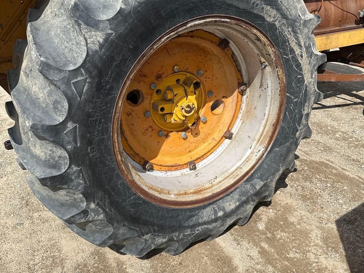 minneapolis-moline-g705-image-13