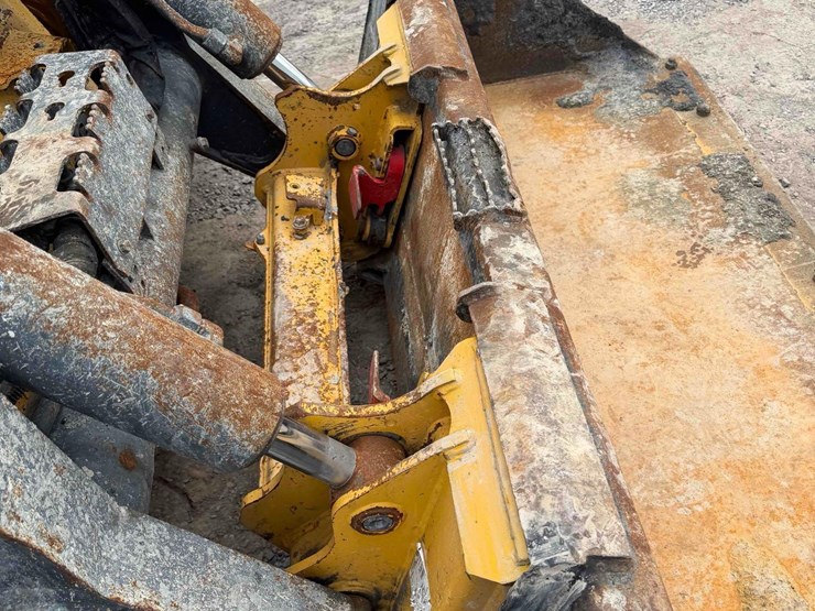 2018-deere-332g-image-5