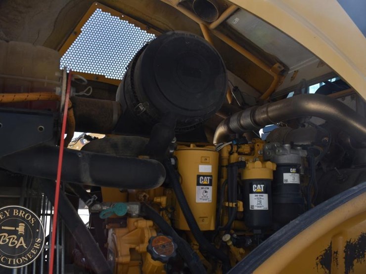 2015-caterpillar-cs66b-image-24