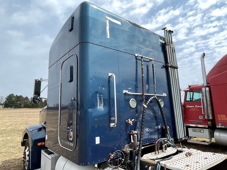 1999-peterbilt-377-image-17