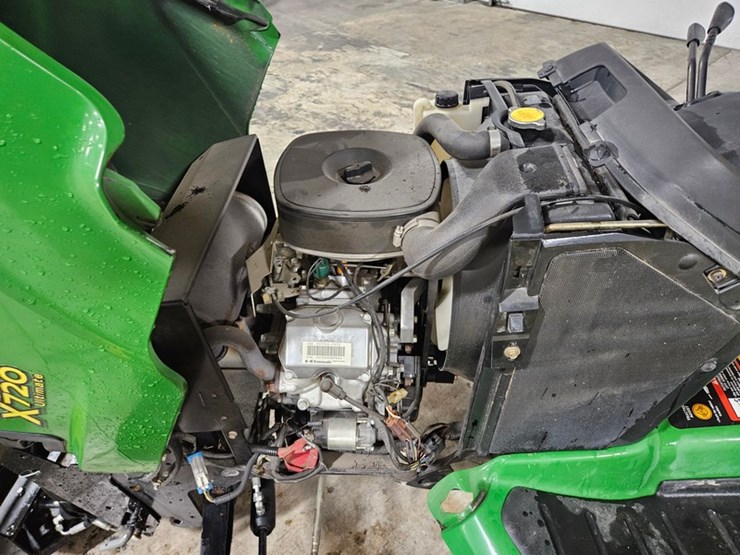 john-deere-x720-image-24