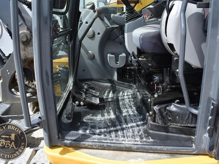 2021-deere-85g-image-46