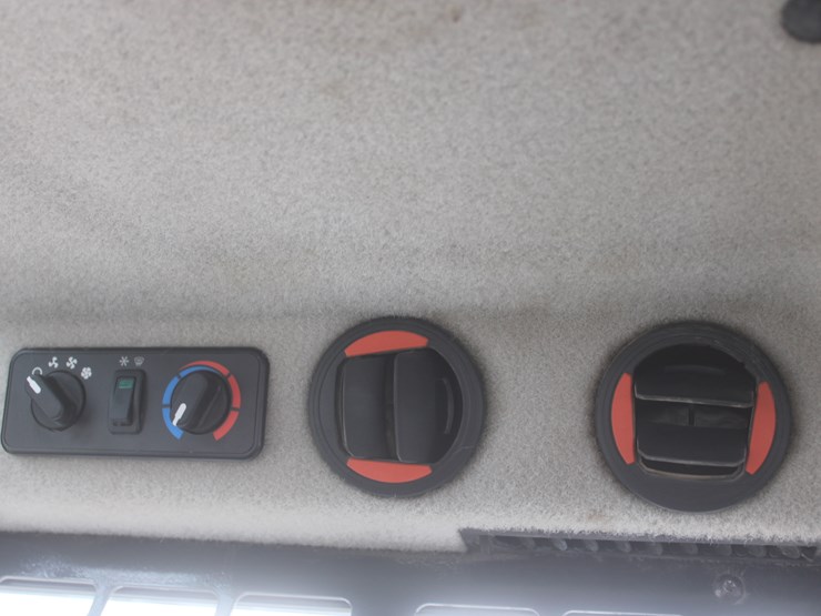 2024-bobcat-t66-image-54