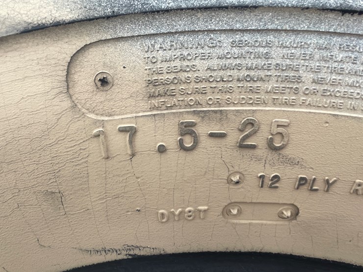 #10707-•-(4)-17.5-25-denman-loader-tires-image-8