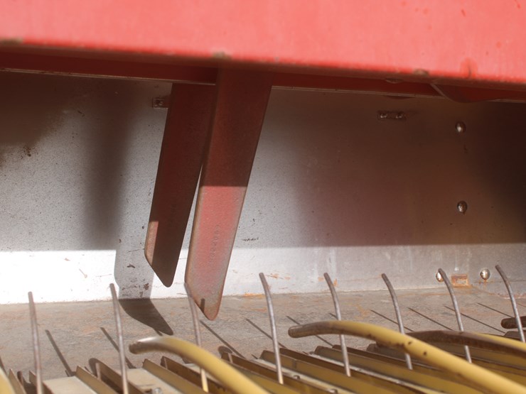 new-holland-580-image-17