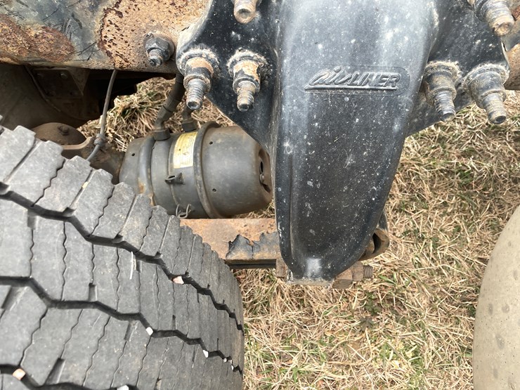 #114-•-2017-freightliner-single-axle-day-cab-semi-tractor-(has-wi-title)-image-26