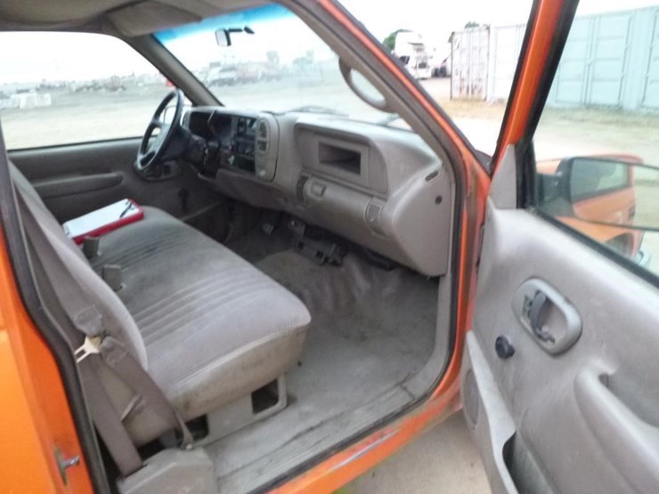 2000-chevrolet-2500-image-15