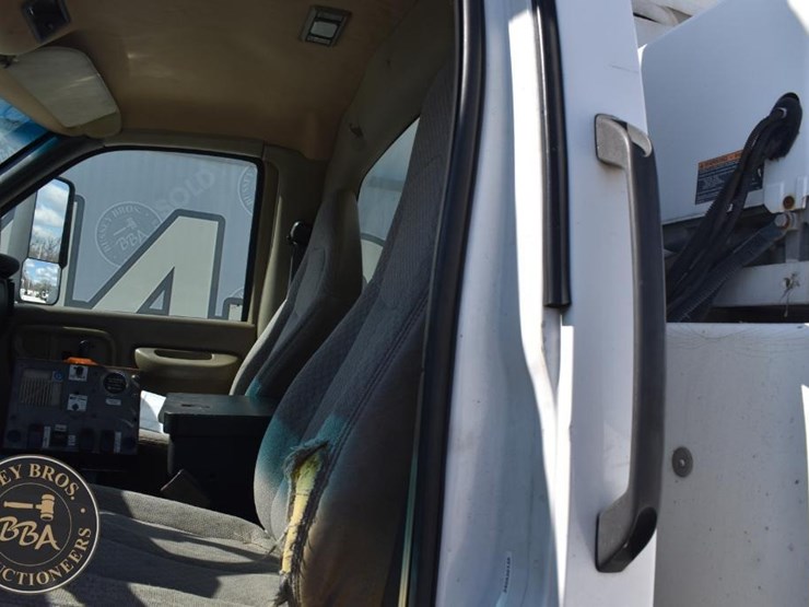 2005-gmc-topkick-image-24