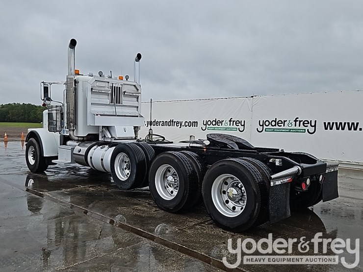 2014-peterbilt-579-image-3