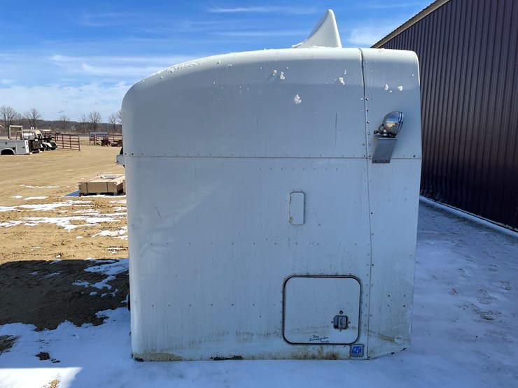 #3937-•-semi-sleeper-cab-image-7