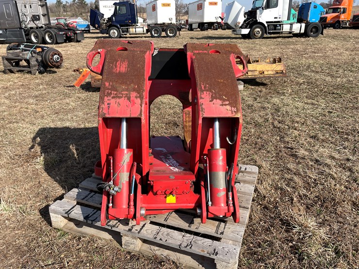 #10682-•-bolzoni-auramo-forklift-rotating-clamp-attachment-image-2