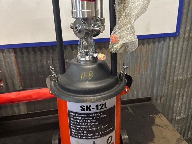 new-sklp-co-mobile-grease-pump-model-sk-12l-image-1