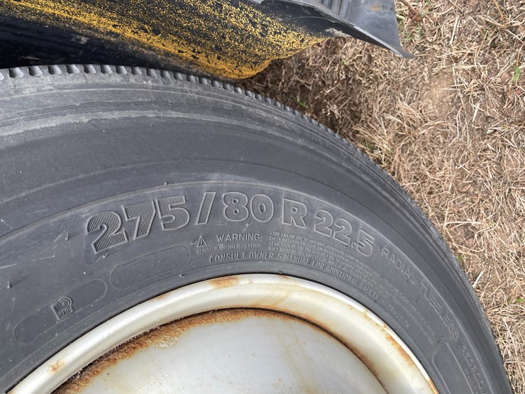 #121-•-2009-volvo-day-cab-semi-tractor-(has-wi-title)-image-11