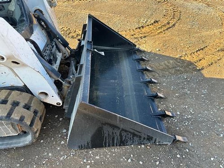 wildcat-68"-skid-steer-high-capacity-tooth-bucket-image-4