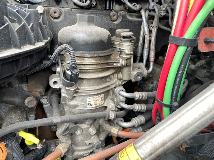 #114-•-2017-freightliner-single-axle-day-cab-semi-tractor-(has-wi-title)-image-57