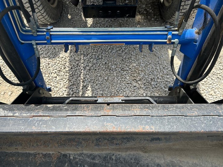 2016-new-holland-workmaster-33-image-10