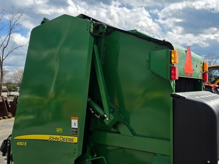 2020-john-deere-450e-image-10