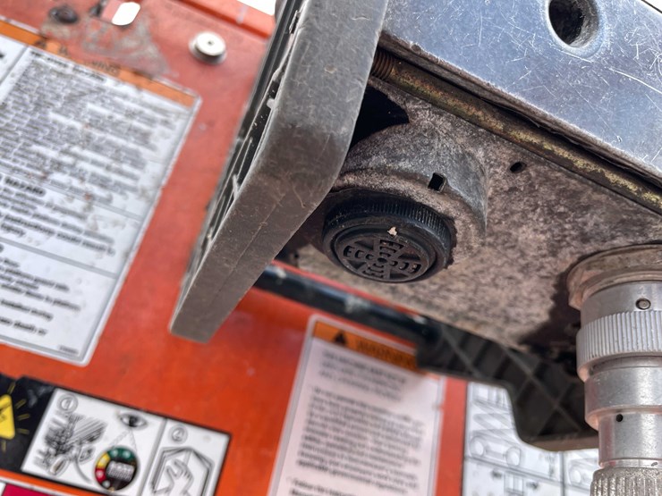 2008-jlg-2630es-image-38