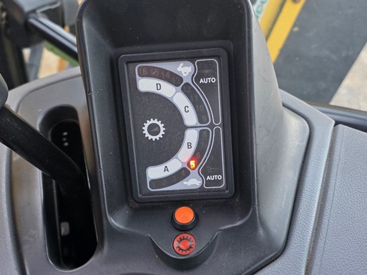 2006-new-holland-ts135a-image-70