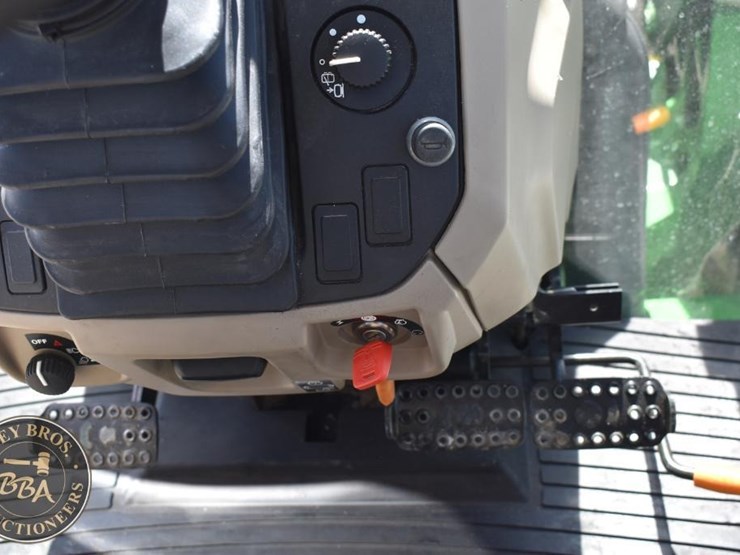 2014-john-deere-6140d-image-47