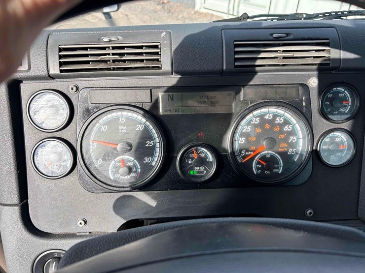 2020-freightliner-cascadia-single-axle-road-tractor-image-25