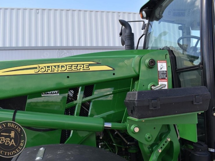 2014-john-deere-6140d-image-21