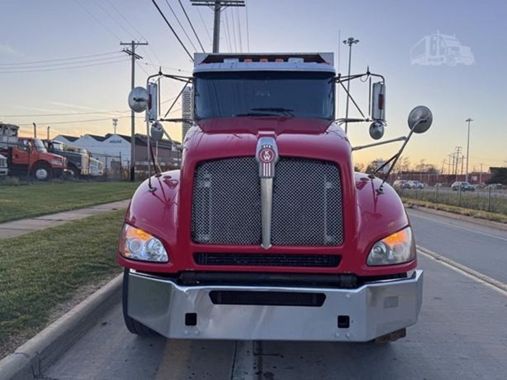2014-kenworth-t470-image-11