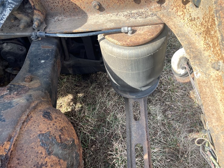 #123-•-2006-volvo-day-cab-semi-tractor-(has-wi-title)-image-43