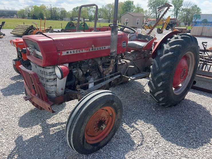 massey-ferguson-135-image-2