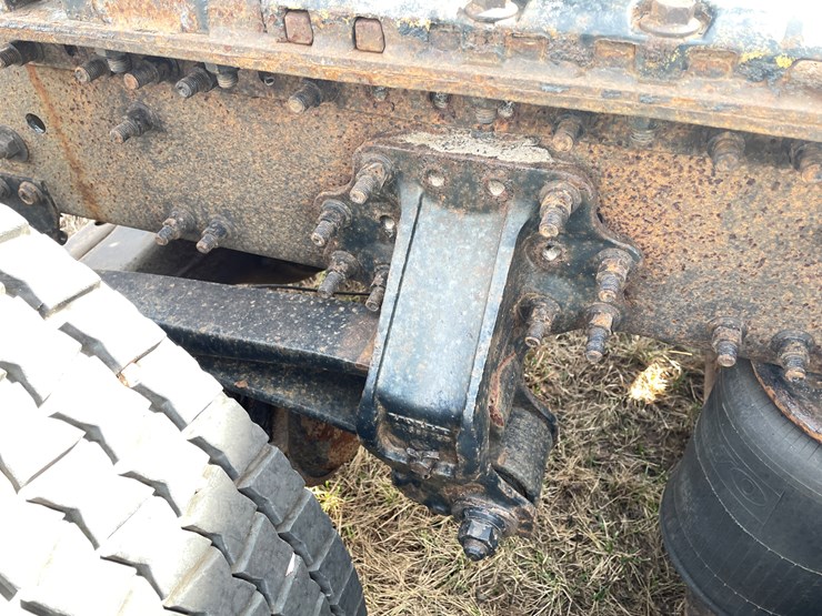 #123-•-2006-volvo-day-cab-semi-tractor-(has-wi-title)-image-38