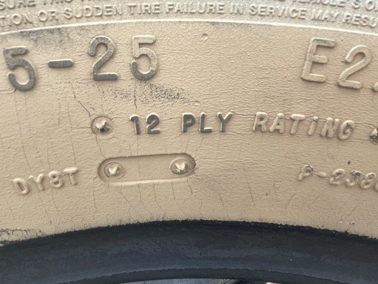 #10707-•-(4)-17.5-25-denman-loader-tires-image-9