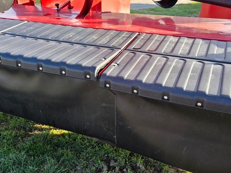 2023-case-ih-dc135-image-36