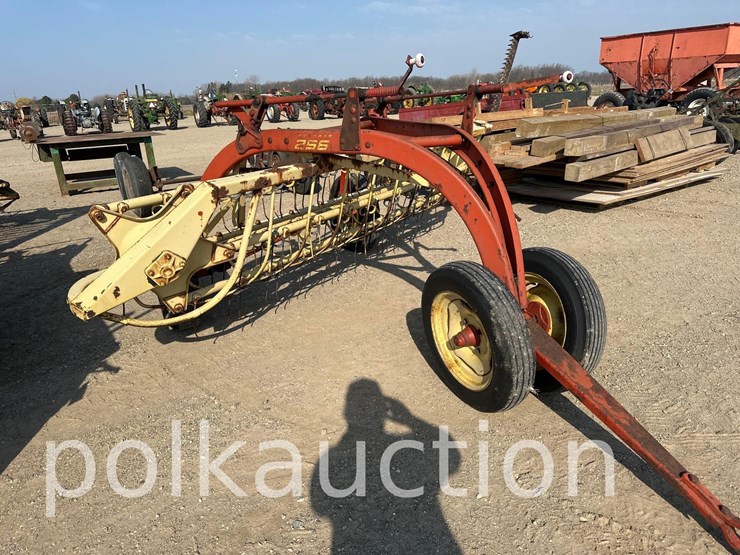 new-holland-256-image-1