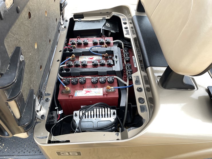 #605-•-ez-go-rxv-electric-golf-cart-image-21