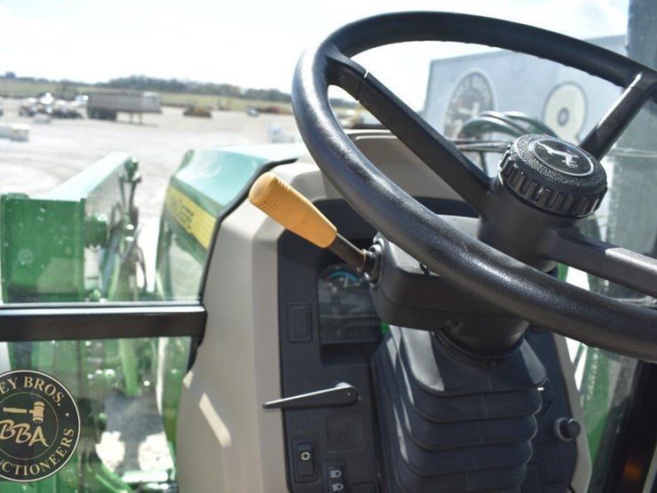 2014-john-deere-6140d-image-48