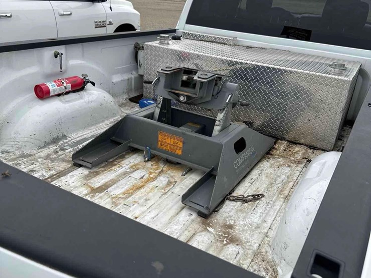 2022-dodge-3500-image-10