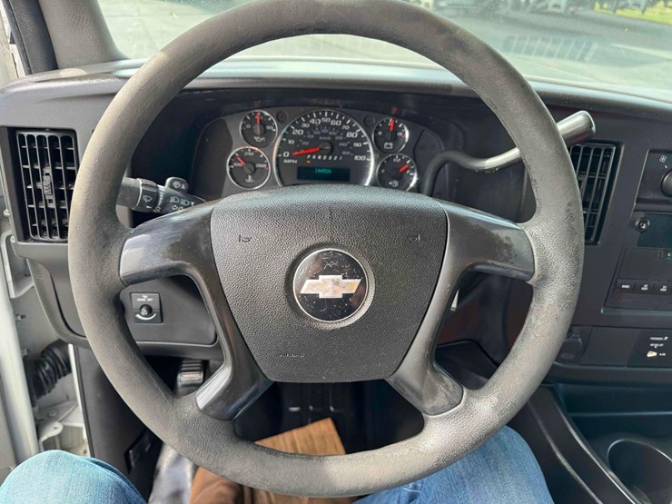 2009-chevrolet-3500-image-23